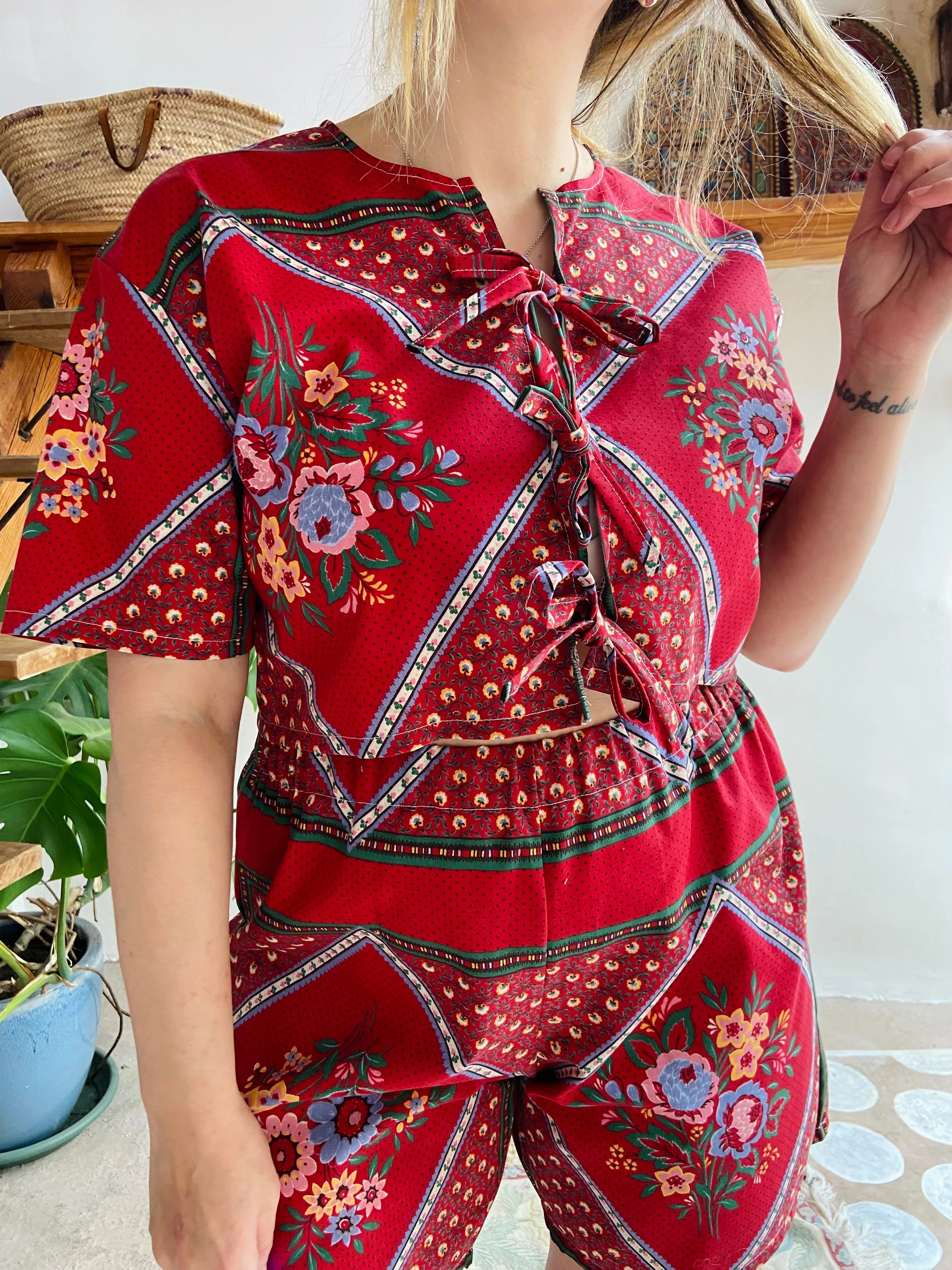 DESERT FOX Red Provencal Print High Waisted Shorts - W26 - W36