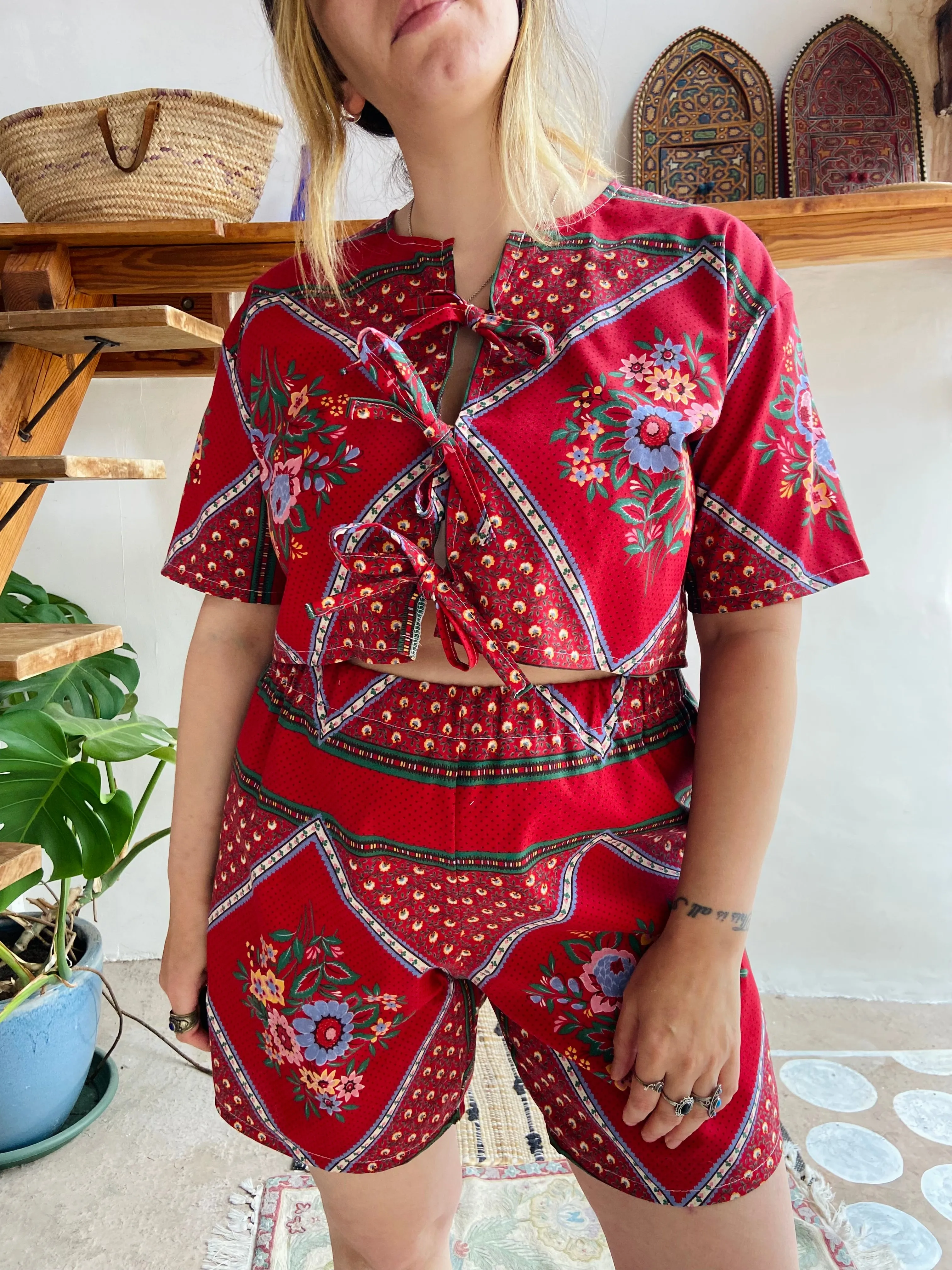 DESERT FOX Red Provencal Print High Waisted Shorts - W26 - W36