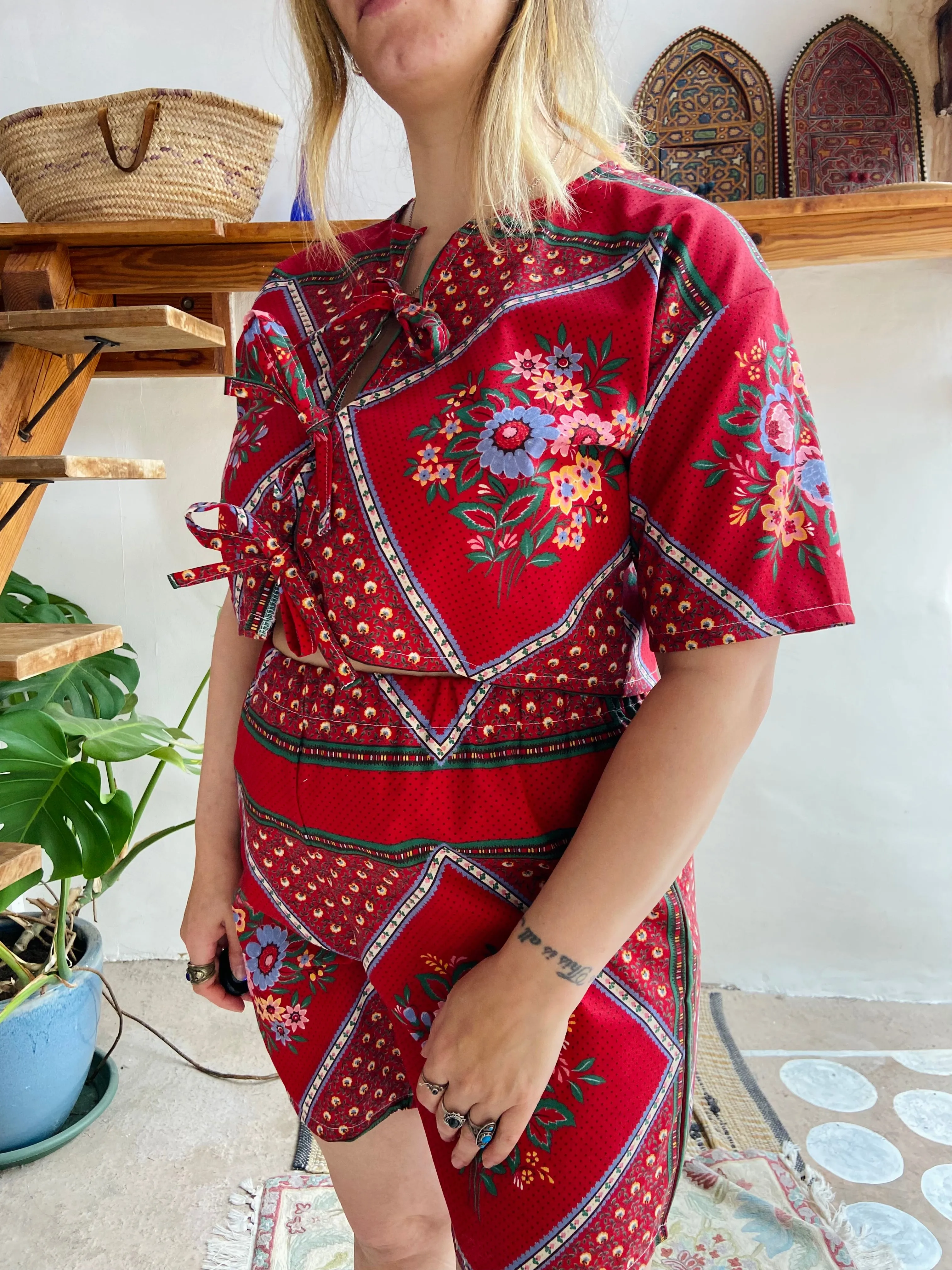 DESERT FOX Red Provencal Print High Waisted Shorts - W26 - W36