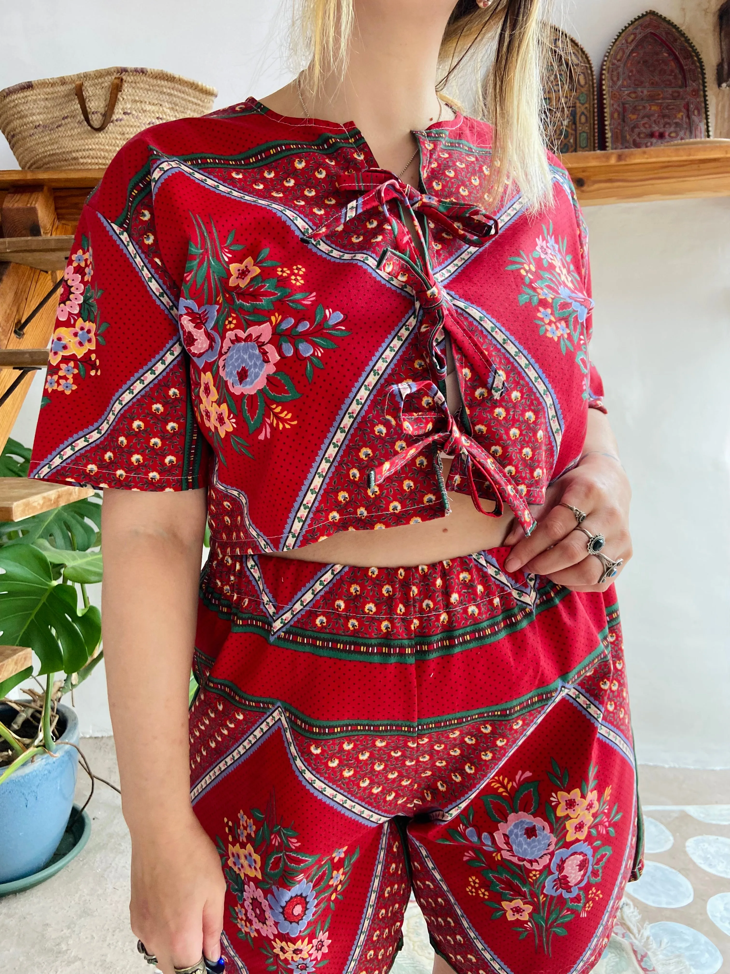 DESERT FOX Red Provencal Print High Waisted Shorts - W26 - W36