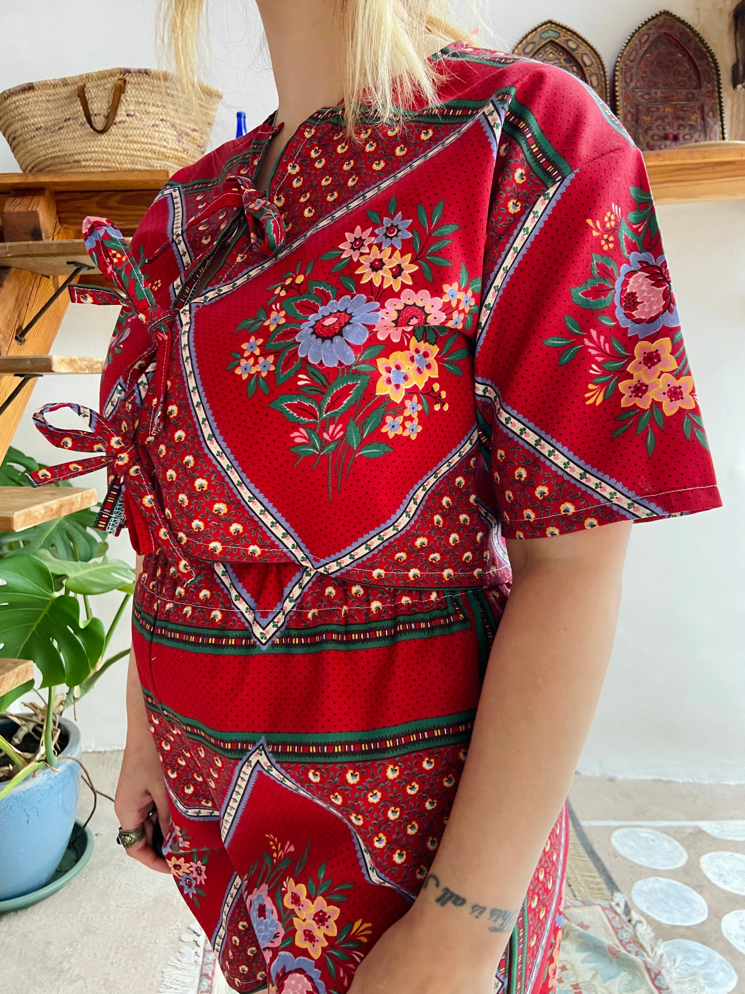DESERT FOX Red Provencal Print High Waisted Shorts - W26 - W36